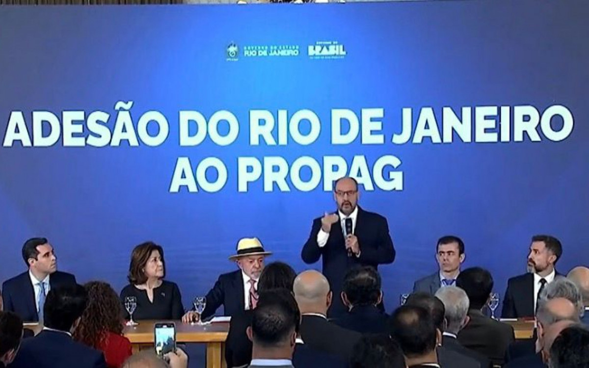 Lula e Ricardo Couto assinaram o acordo na manhã desta segunda-feira