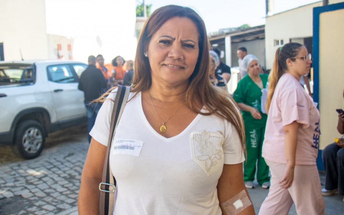 Kenia Cristina aproveitou para doar enquanto acompanhava o filho na unidade - Érica Martin/Agência O DIA