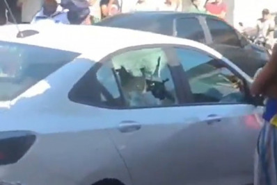 Homem é executado a tiros dentro de carro em Realengo