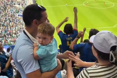 Vídeo! Pedido de casamento na torcida do Uruguai 'chama' gol de Cabo Verde