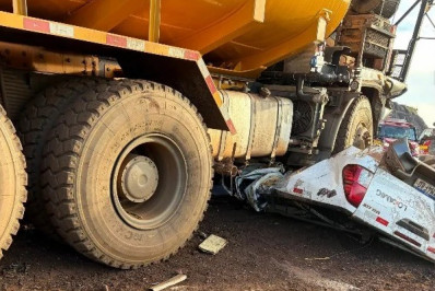 Vídeo: Homem morre esmagado por caminhão-pipa após falha nos freios