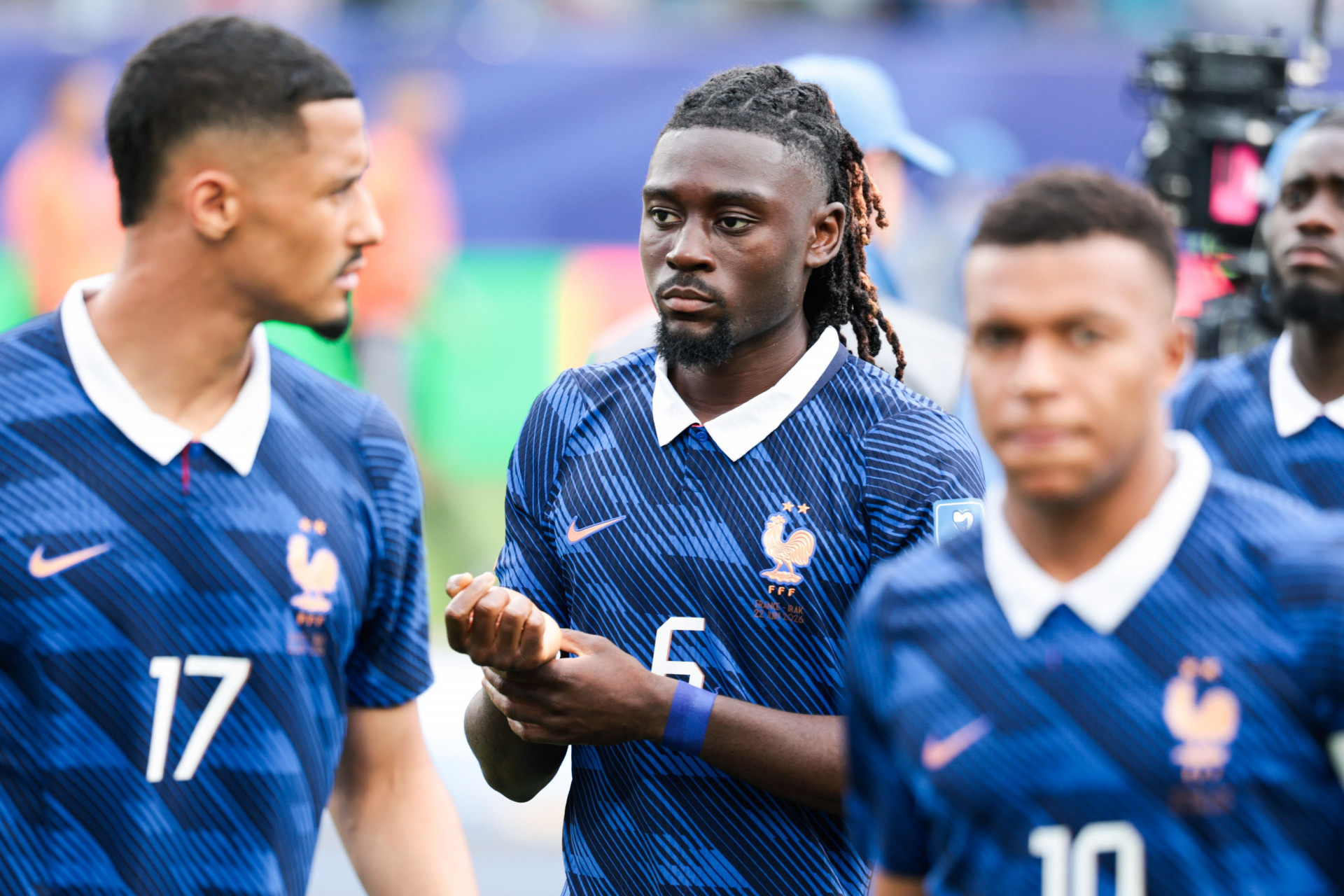Manu Kon&eacute;, ao centro, foi titular nas &uacute;ltimas duas partidas da Fran&ccedil;a, no lugar de Tchouameni - Vanessa Carvalho/Parceiro/Ag&ecirc;ncia O Dia