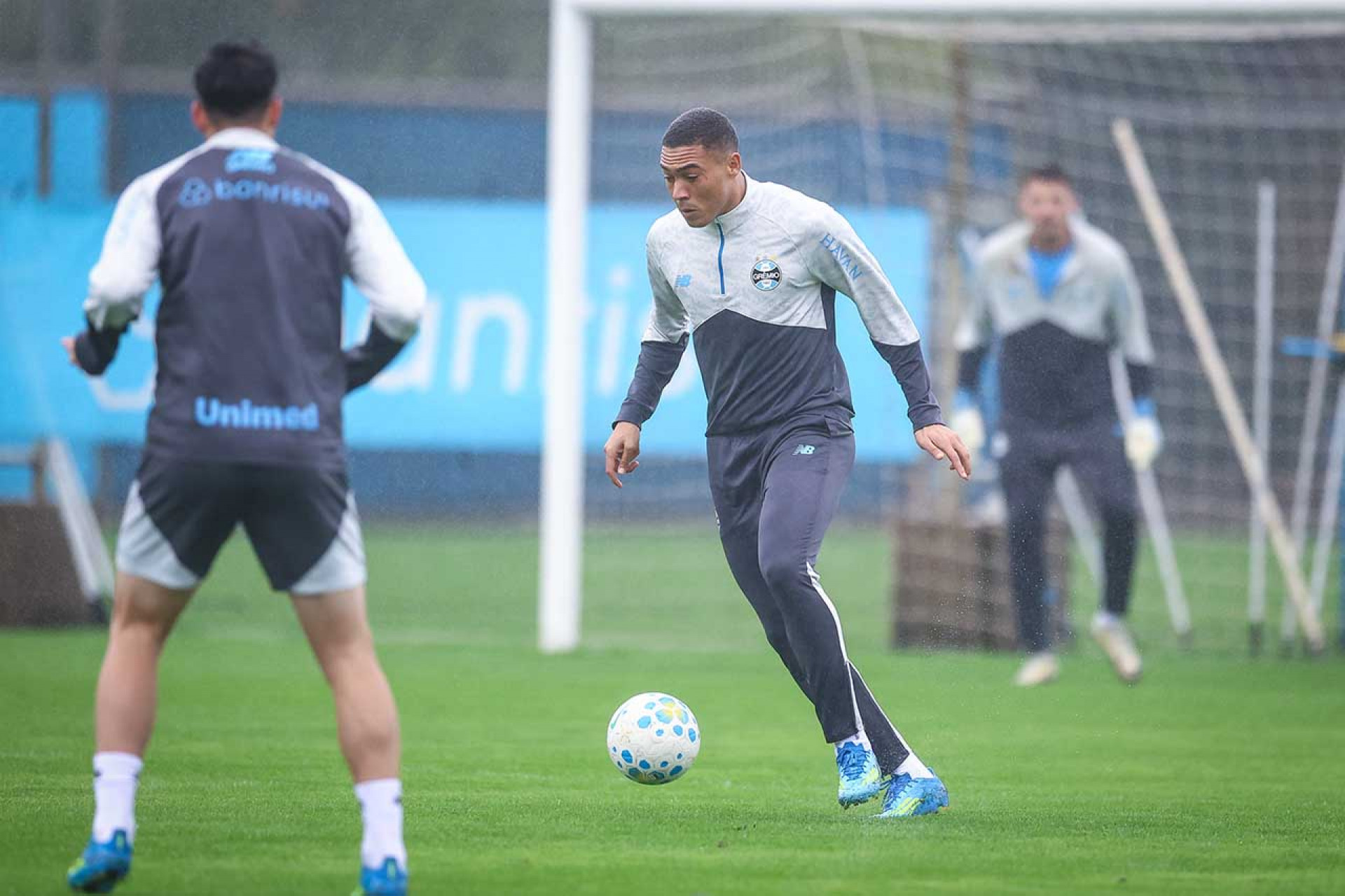 RS - FUTEBOL/ TREINO GREMIO 2026 - ESPORTES - Jogadores do Gremio realizam treino t&eacute;cnico durante a tarde desta segunda-feira, no CT Luiz Carvalho, na reapresenta&ccedil;&atilde;o para a temporada 2026. FOTO: LUCAS UEBEL/GREMIO FBPA