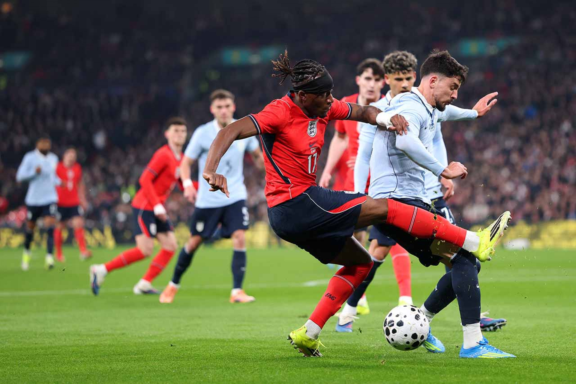 LONDON, ENGLAND - MARCH 27: Joaquin Piquerez of Uruguay is challenged by Noni Madueke of England during the international friendly match between England and Uruguay at Wembley Stadium on March 27, 2026 in London, England. (Photo by Julian Finney/Getty Images)