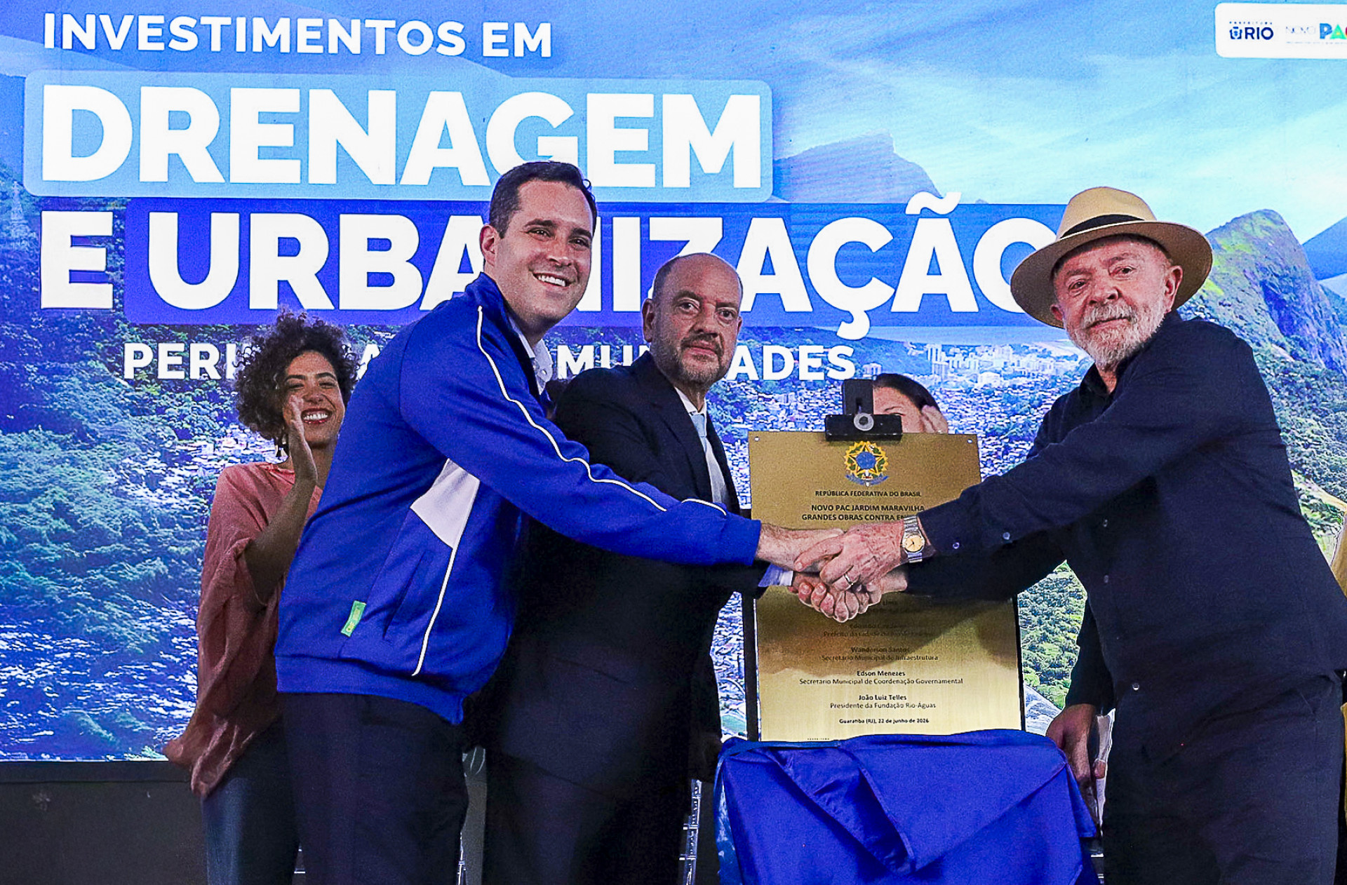 Cavaliere e Lula iniciam obras do PAC Jardim Maravilha para combater enchentes em Guaratiba
 - Marco Antonio Lima/ Prefeitura do Rio