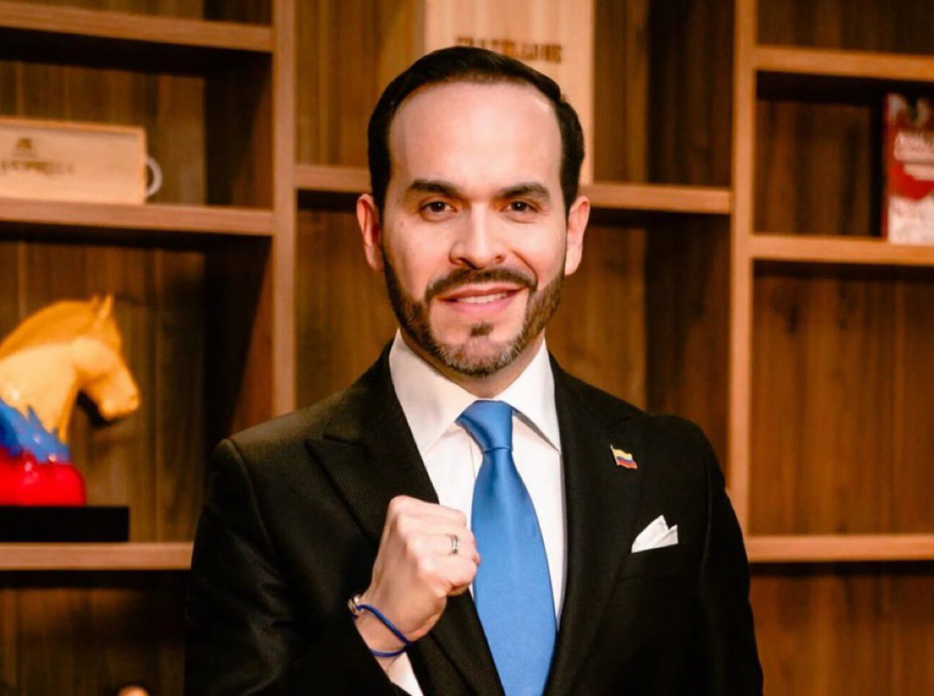Candidato de extrema-direita é eleito presidente da Colômbia
