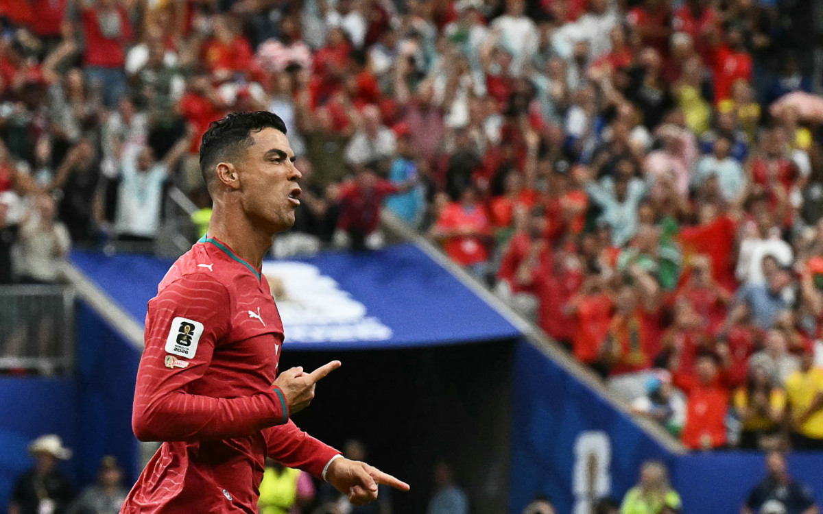 Cristiano Ronaldo comemora gol marcado por Portugal sobre o Uzbequistão, na Copa do Mundo