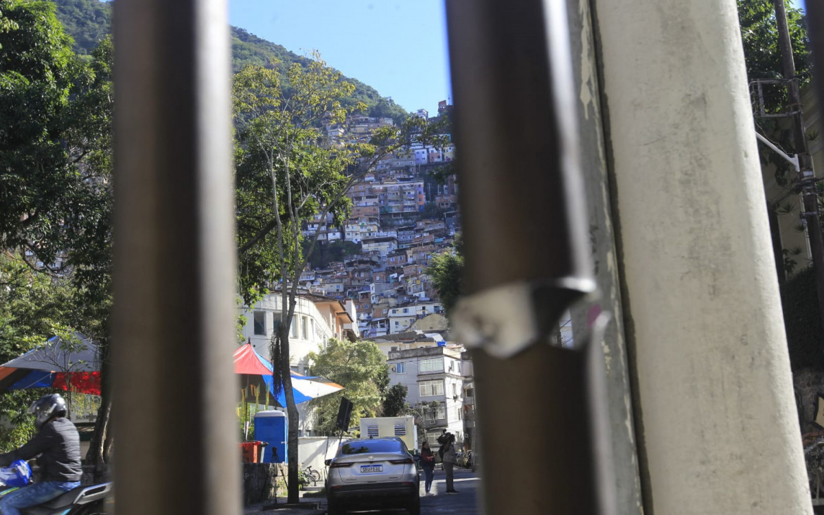Tiros acertaram a Igreja Metodista em Botafogo, na Rua São Clemente