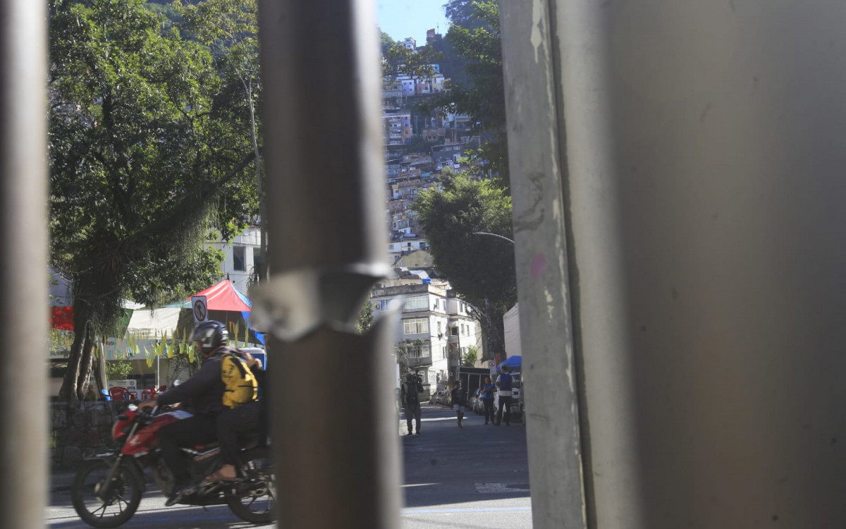 Tiros acertaram a Igreja Metodista em Botafogo, na Rua São Clemente