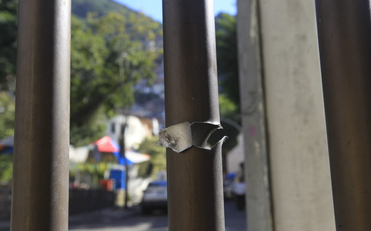 Tiros acertaram a Igreja Metodista em Botafogo, na Rua São Clemente