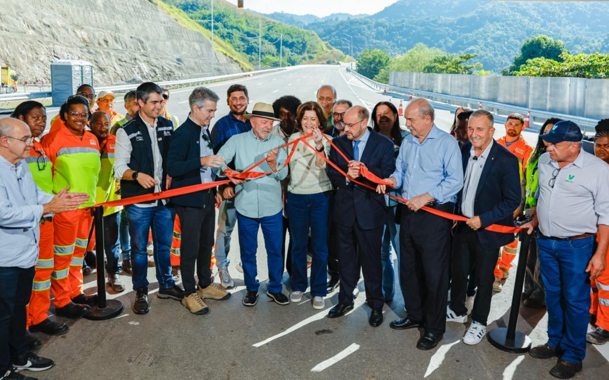 Lula inaugurou primeira etapa das obras do trecho da Rodovia Presidente Dutra na Serra das Araras