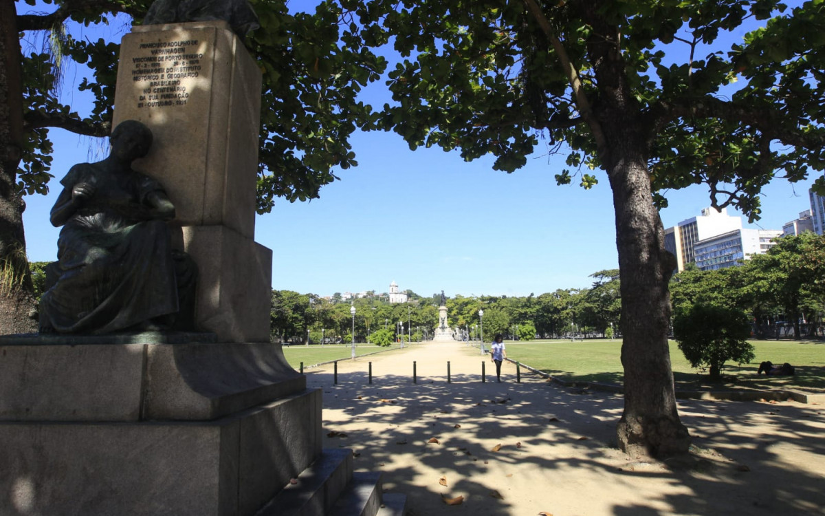 Praça Paris, na Glória, Zona Sul do Rio