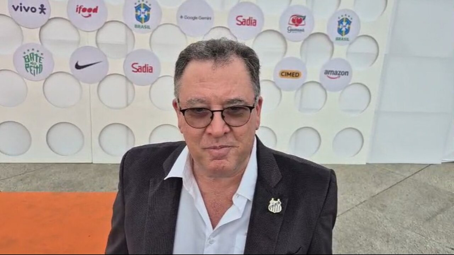 Teixeira abre o jogo sobre amea&ccedil;a de transfer ban no Santos: “Sempre preocupa”