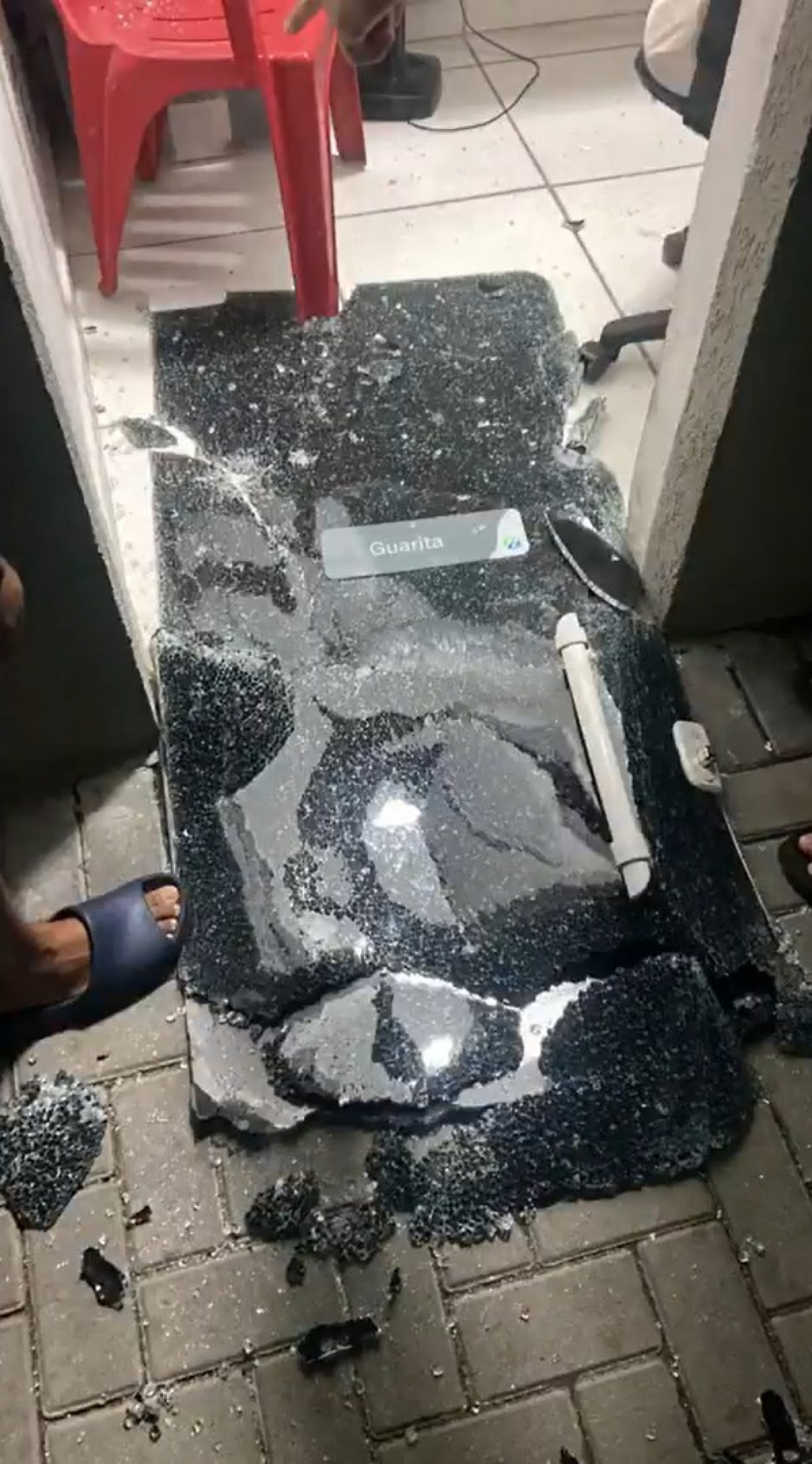 Guarita atacada ficou com diversas marcas de tiros - Reprodução / Redes Sociais