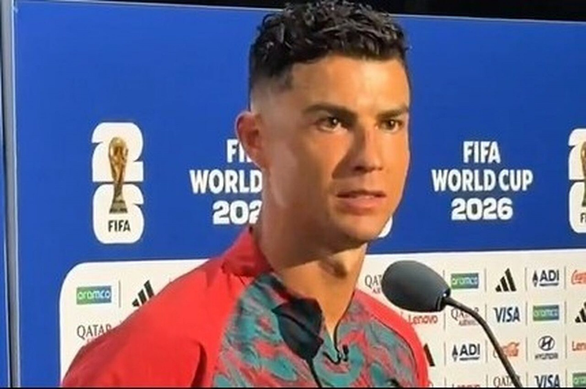 Cristiano Ronaldo se irrita com pergunta sobre Messi
