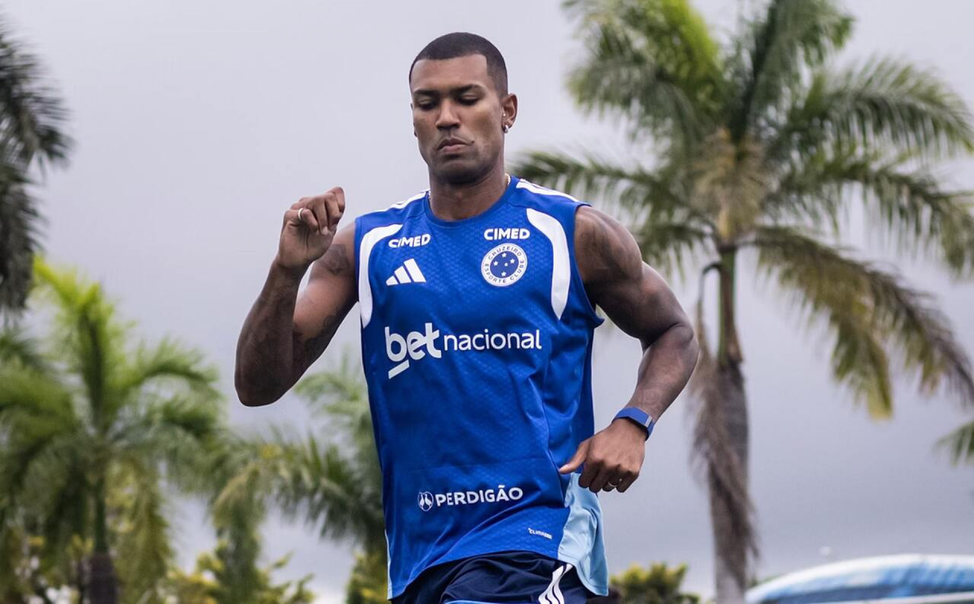 Cruzeiro encaminha empr&eacute;stimo de Walace para o Vit&oacute;ria at&eacute; o fim da temporada