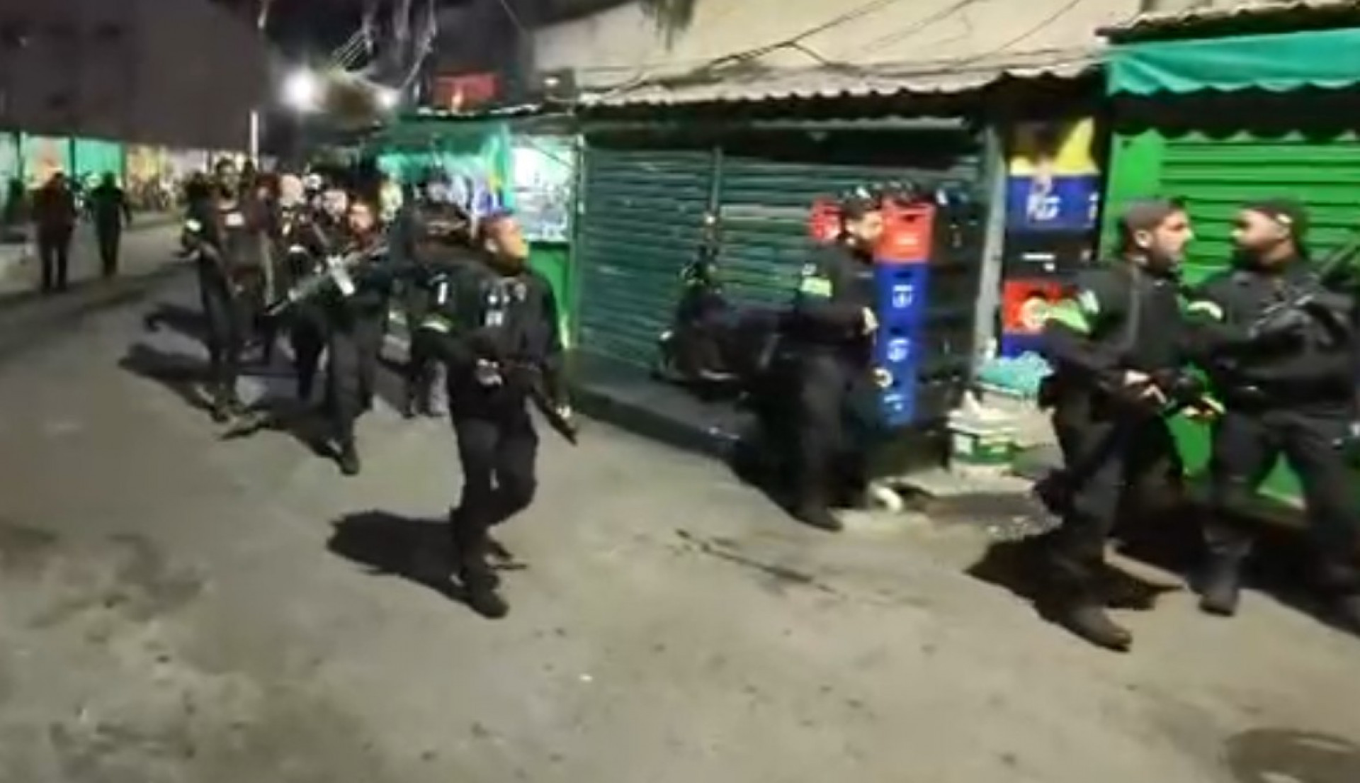 Policiais civis atuam na comunidade Santa Marta, em Botafogo - Reprodução