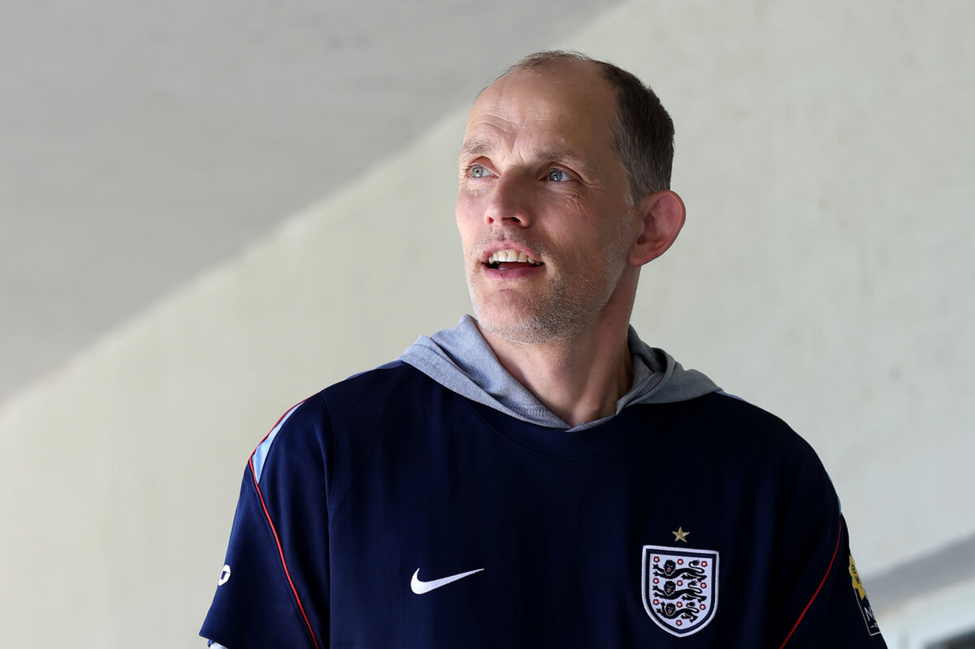 Tuchel critica pausas para hidrata&ccedil;&atilde;o durante jogos da Copa: “Muda a identidade”