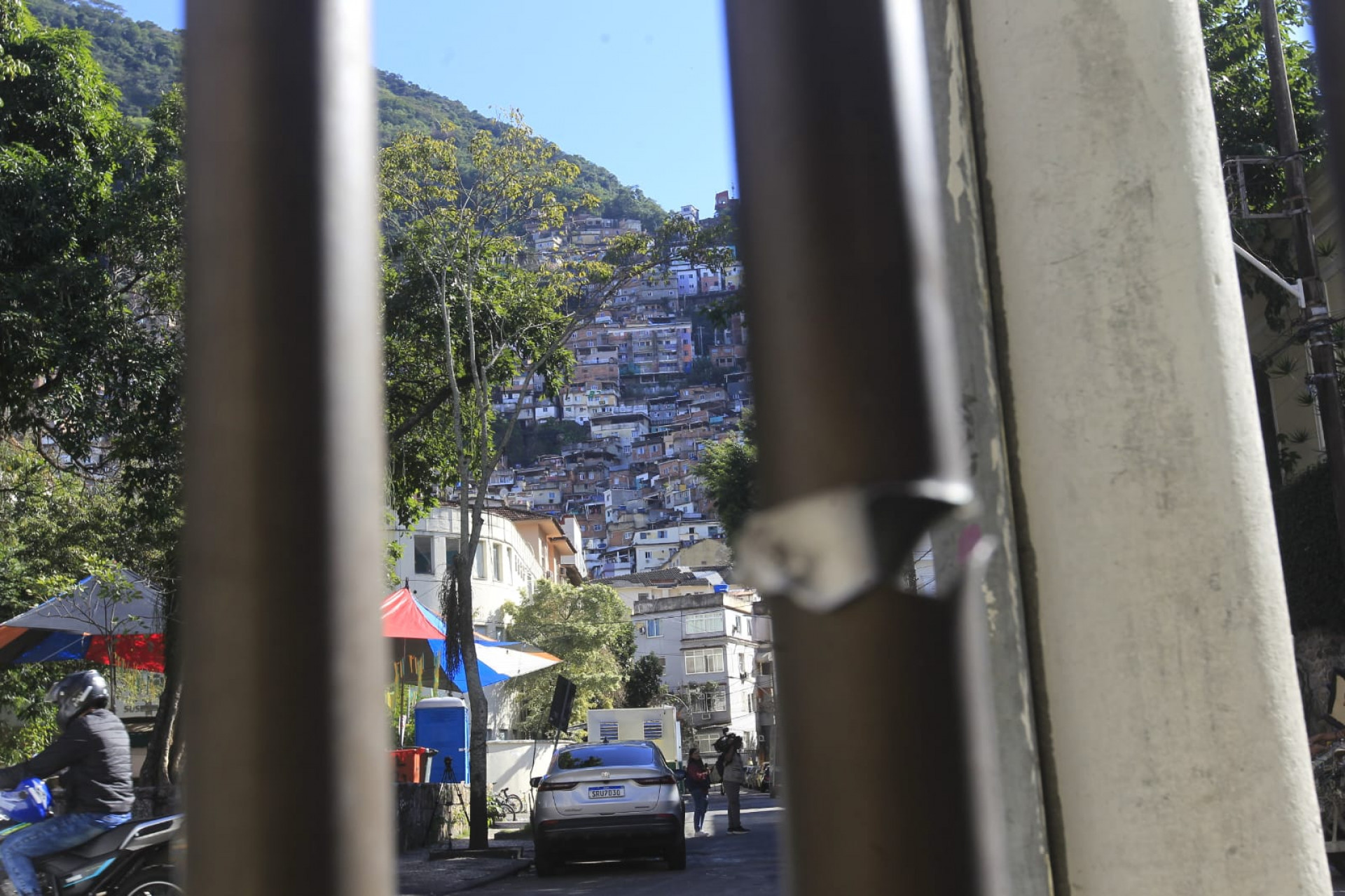 Tiros acertaram a Igreja Metodista em Botafogo, na Rua São Clemente - Reginaldo Pimenta / Agência O Dia