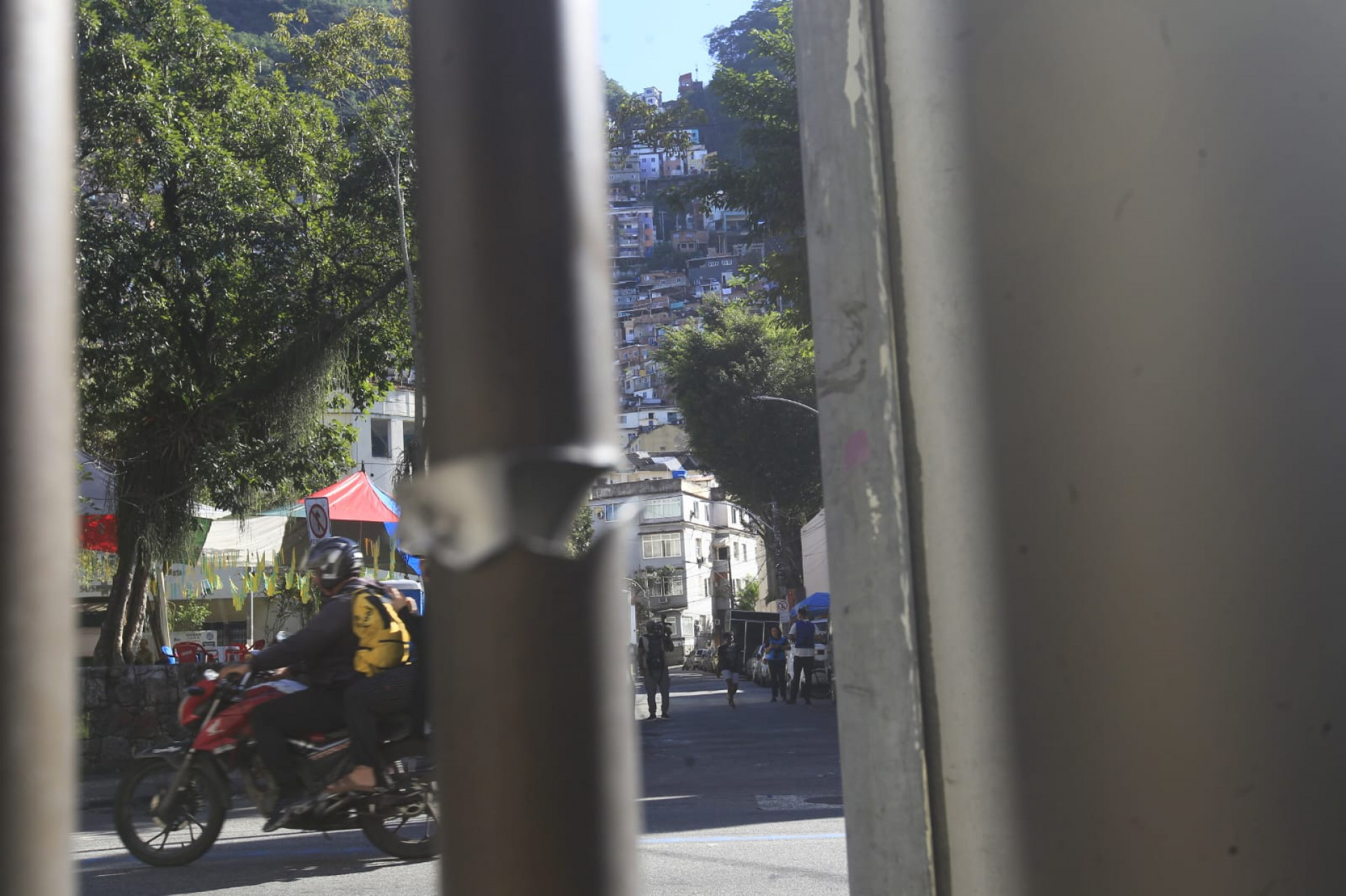 Tiros acertaram a Igreja Metodista em Botafogo, na Rua São Clemente - Reginaldo Pimenta / Agência O Dia