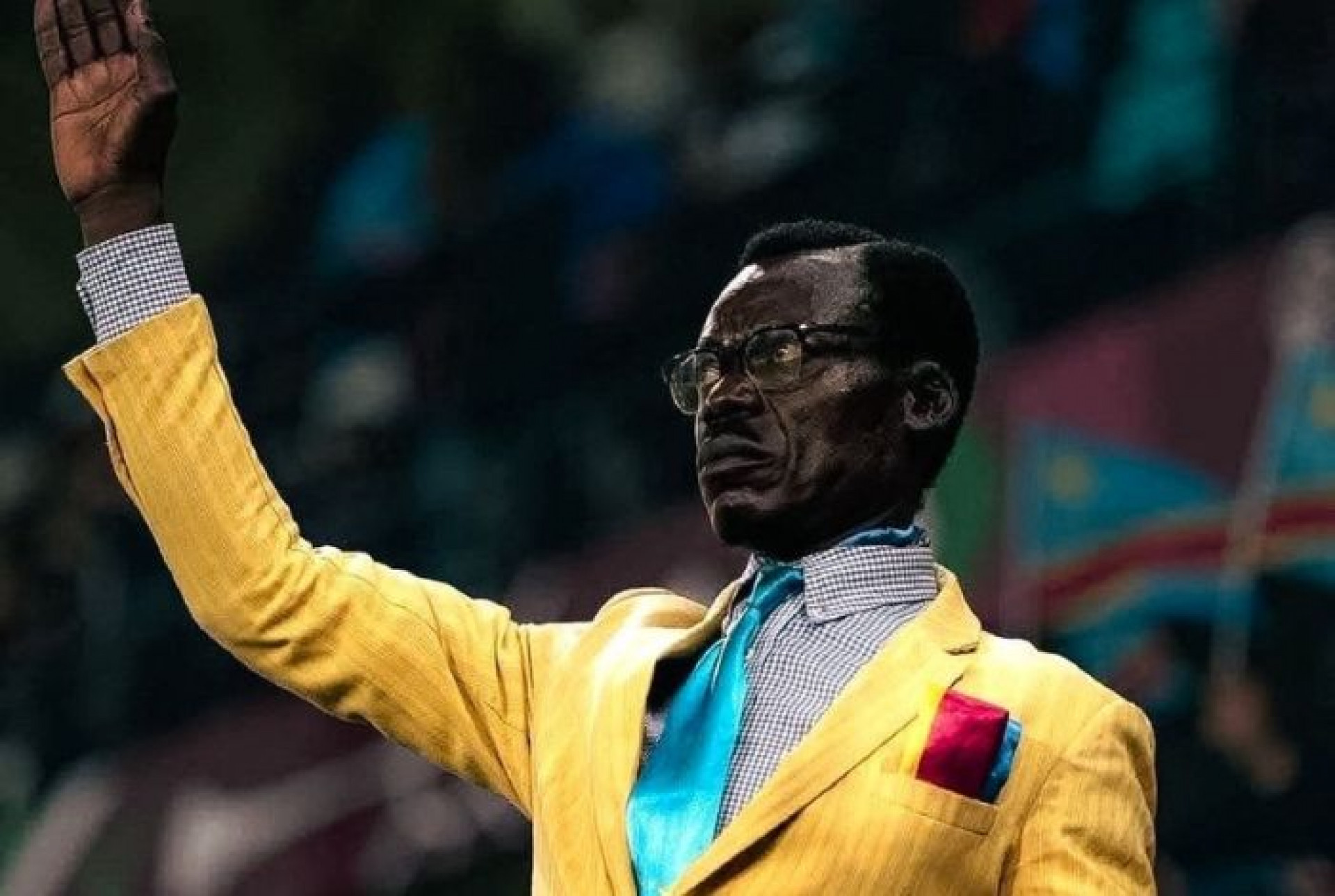 Com visto negado, sósia da RD Congo celebra vaga no mata-mata da Copa