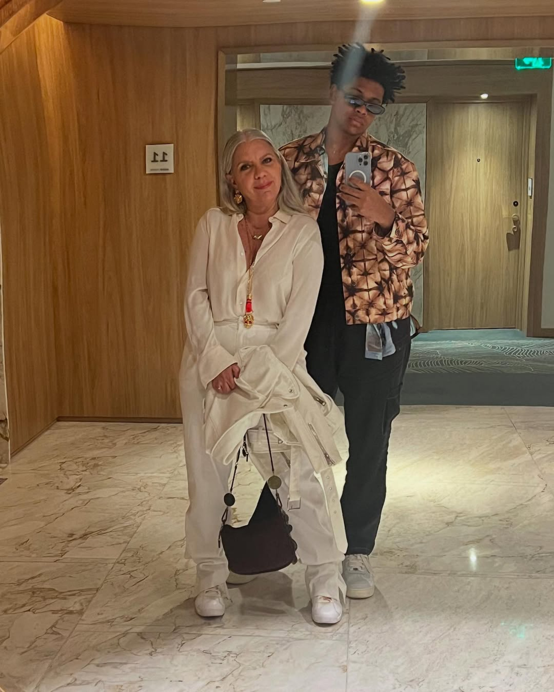 Astrid Fontenelle foi alertada pelo filho, Gabriel, sobre apoio a Rodrigo Branco - Reprodução/Instagram