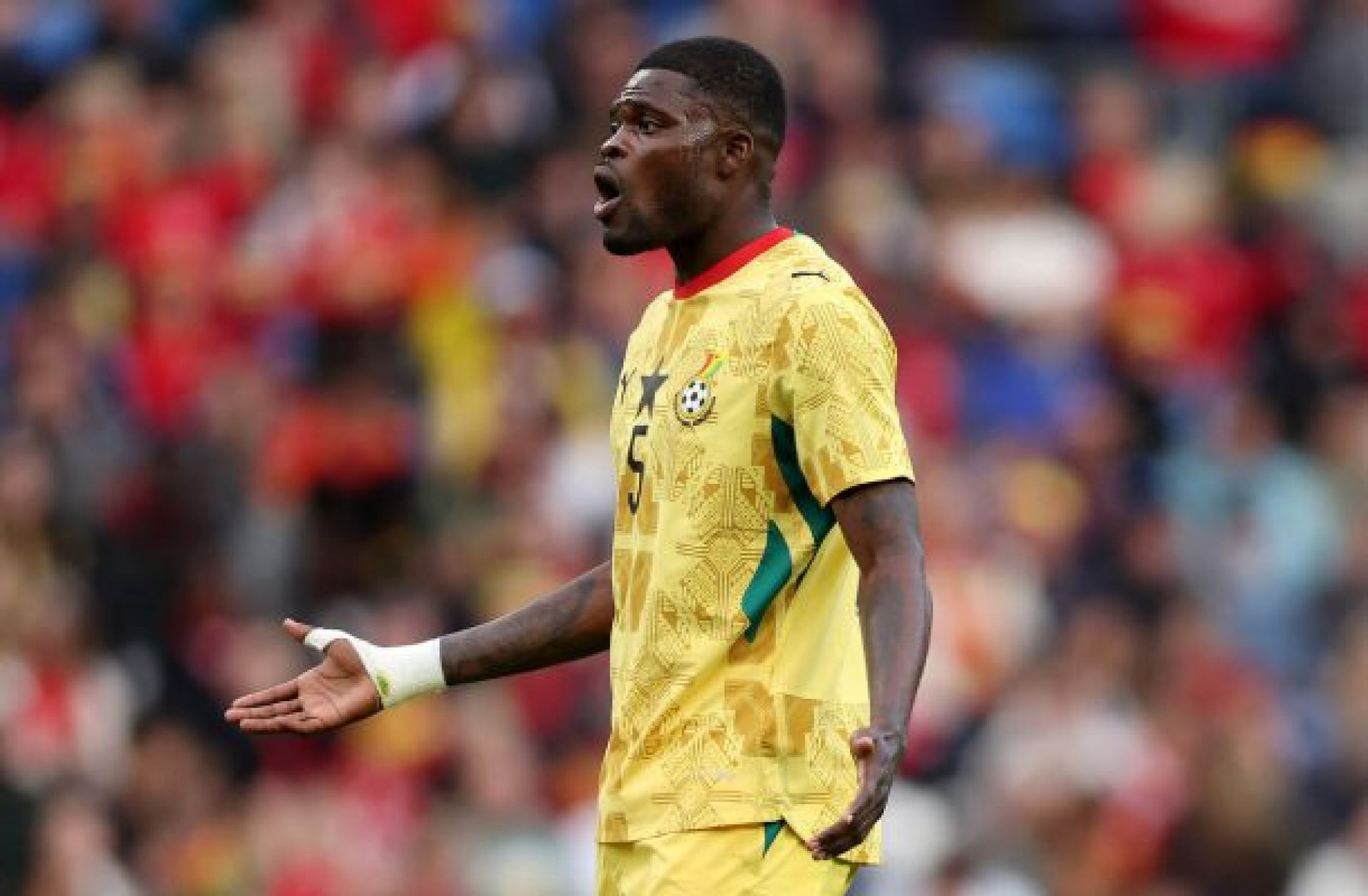 Inglaterra x Gana: Spence recusa cumprimento e ignora Partey, acusado de estupro