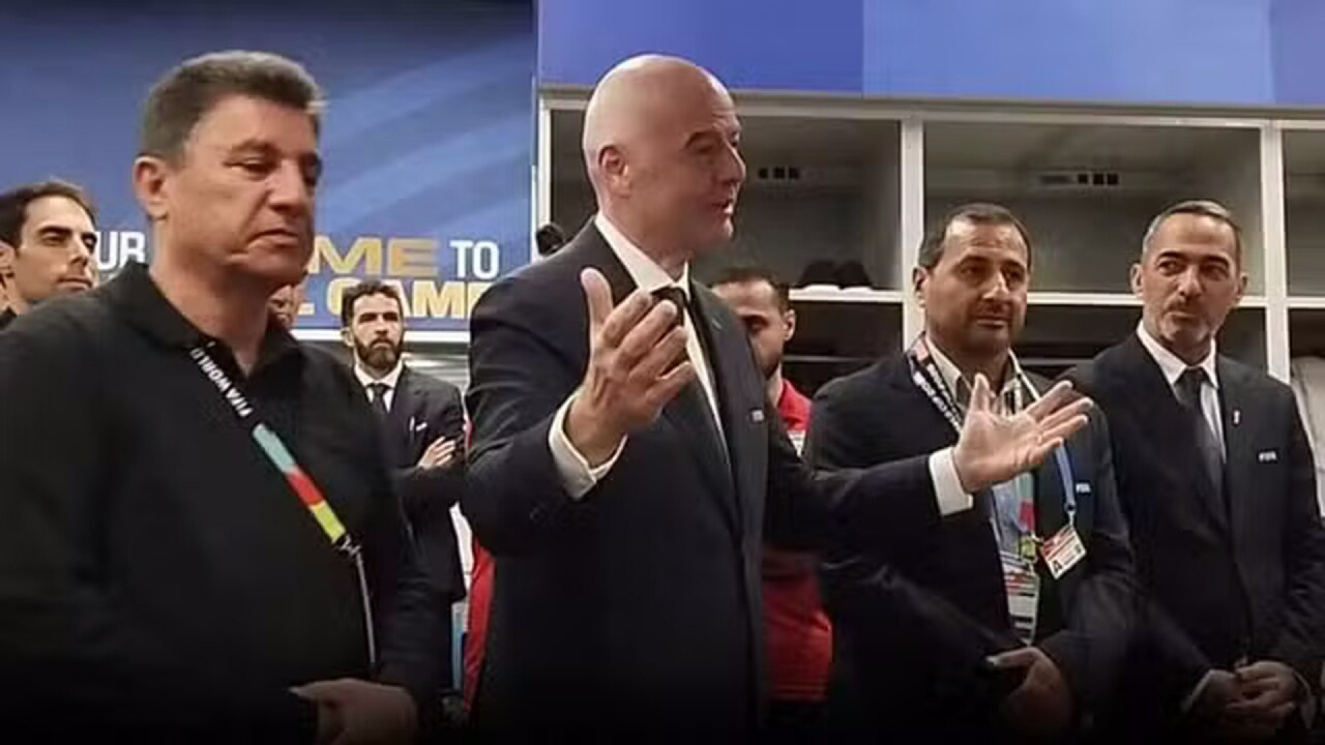 Infantino defende pausas para hidrata&ccedil;&atilde;o na Copa e desmente interesse comercial