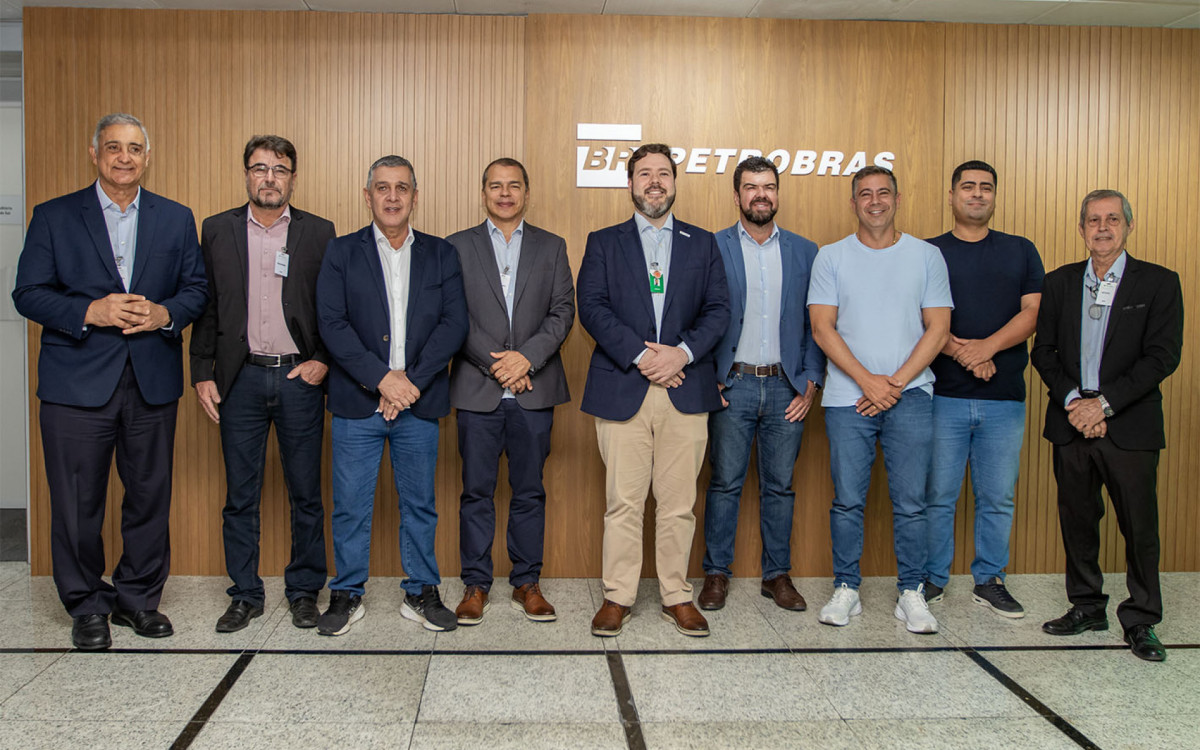 Reunião em Macaé reuniu prefeitos da região e representantes da Petrobras para discutir investimentos bilionários na Bacia de Campos