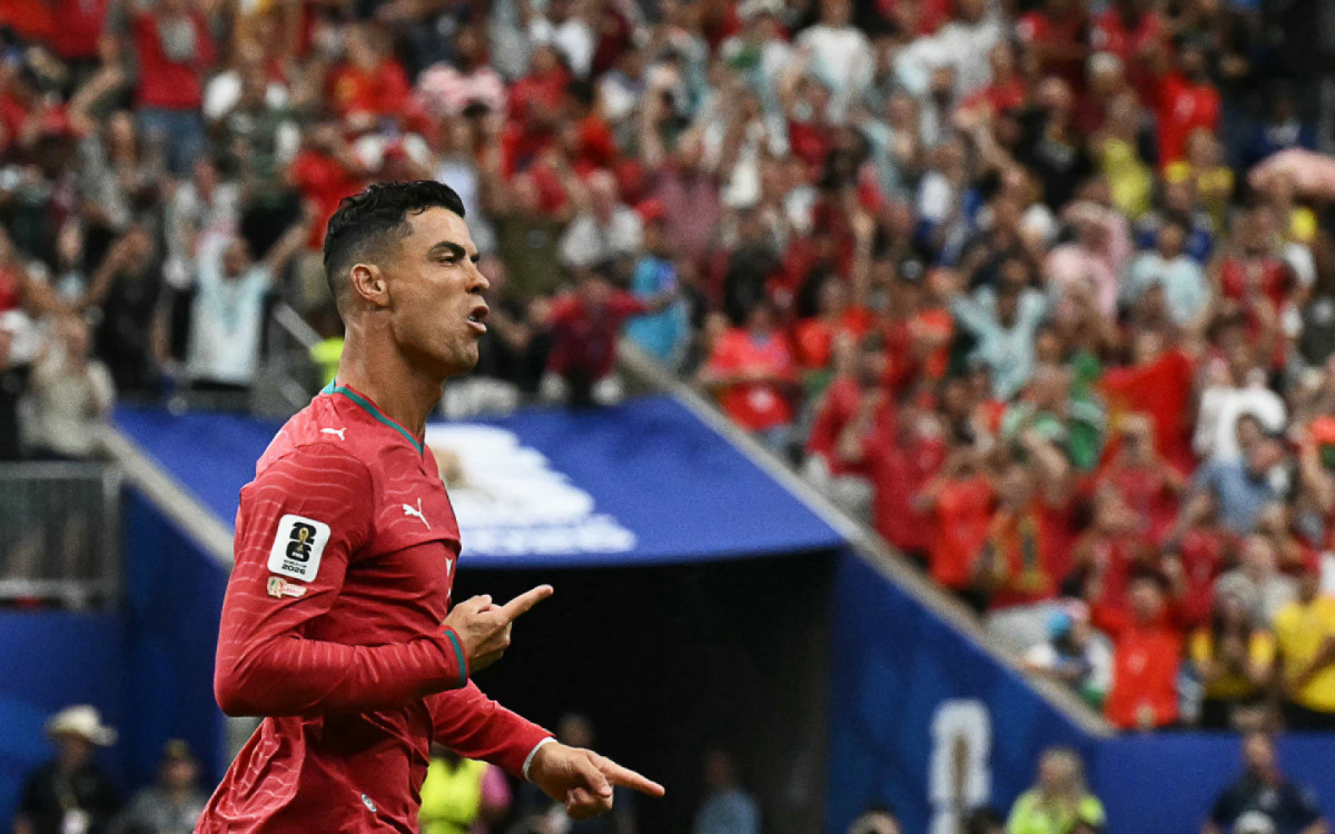 Portugal venceu o Uzbequistão por 5 a 0. Cristiano Ronaldo fez dois gols