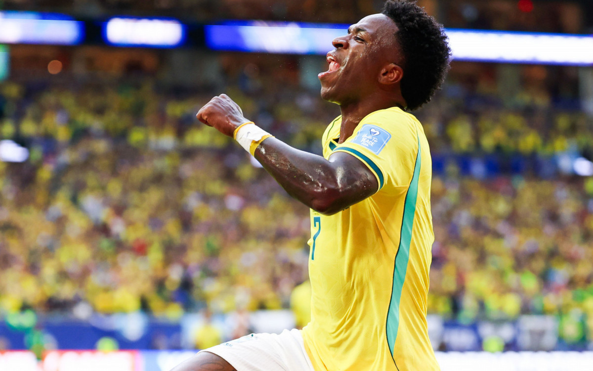 Vini Jr comemora o gol do Brasil sobre a Esc&oacute;cia na Copa do Mundo