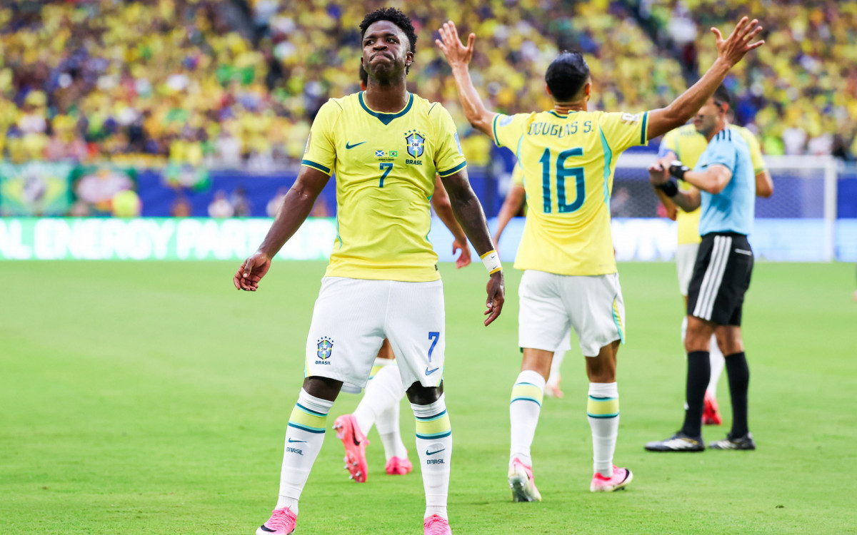 Vini Jr comemora o gol do Brasil sobre a Esc&oacute;cia na Copa do Mundo