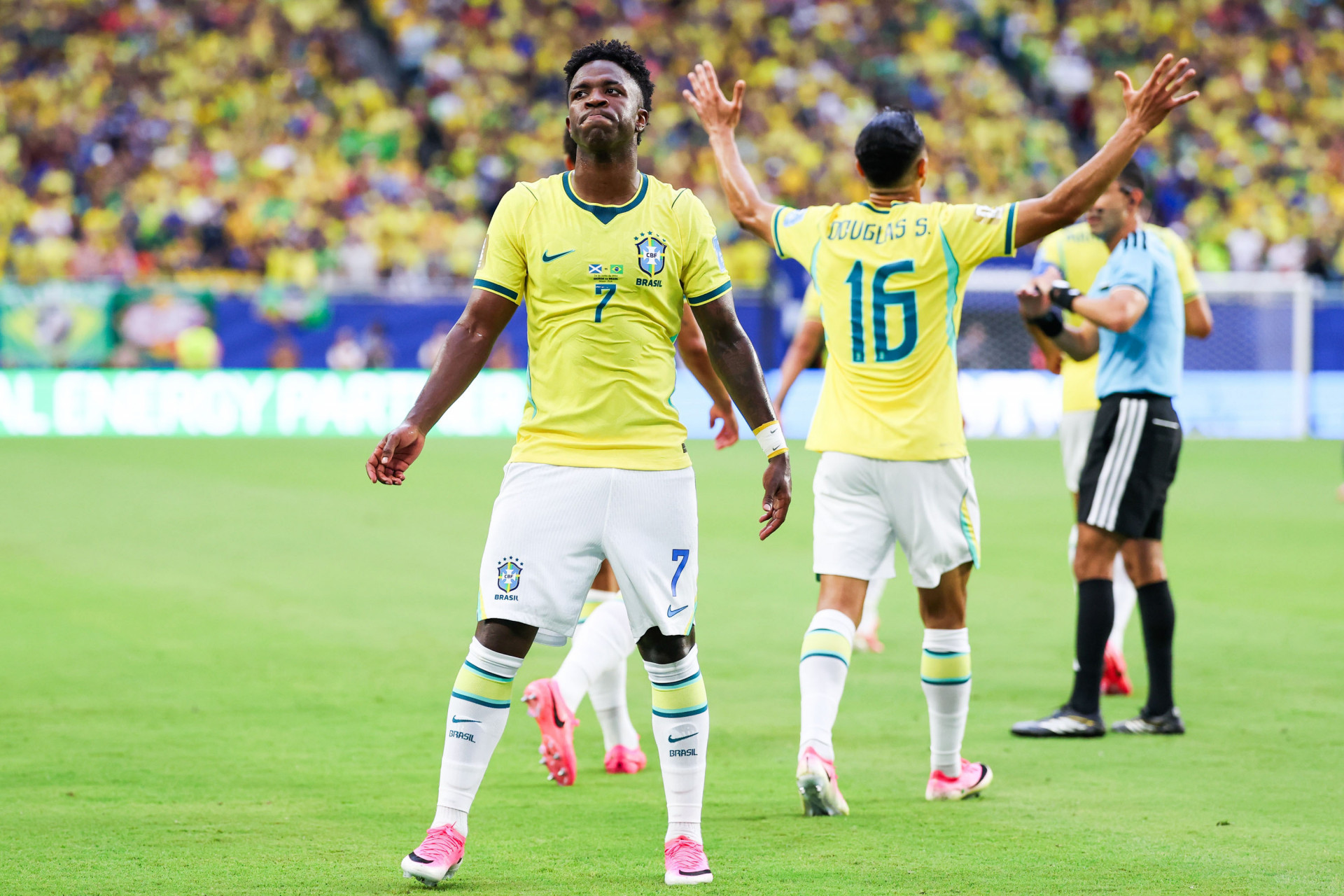Vini Jr comemora o gol do Brasil sobre a Esc&oacute;cia na Copa do Mundo - William Volcov/Parceiro/Ag&ecirc;ncia O Dia