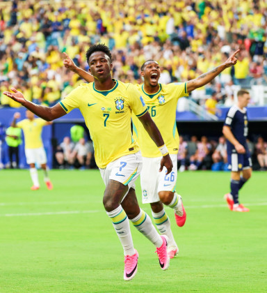 Vini Jr brilha, Brasil vence a Escócia e se classifica na liderança
