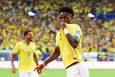 Vini Jr iguala marcas de Romário, Zico e Garrincha em Copas, e se aproxima de Neymar