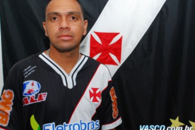 Ex-atacante do Vasco é preso por dívida de pensão alimentícia
