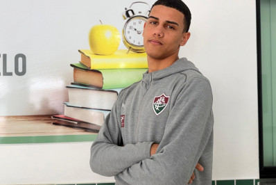 Jovem de Saquarema começou a jogar vôlei na escola e hoje busca carreira profissional