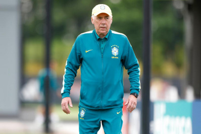 Jornal espanhol destaca escolha de Ancelotti por Rayan: 'Confia cegamente'