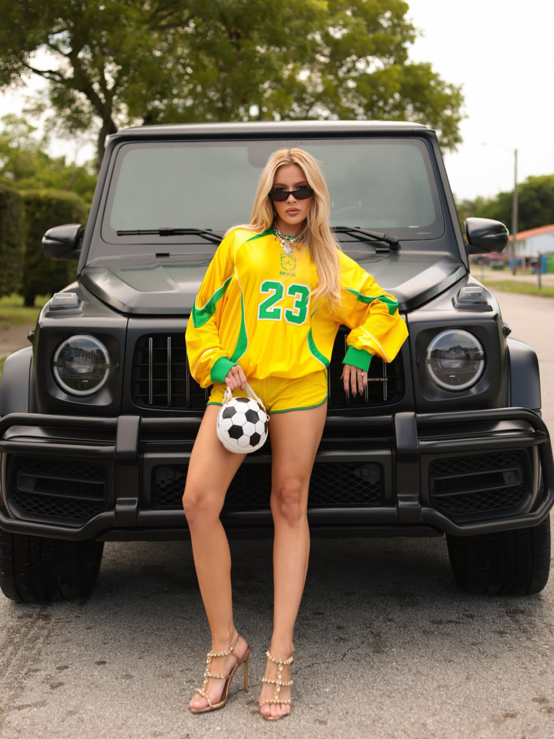 Karoline Lima publicou fotos usando figurino verde e amarelo  - Reprodução/Instagram