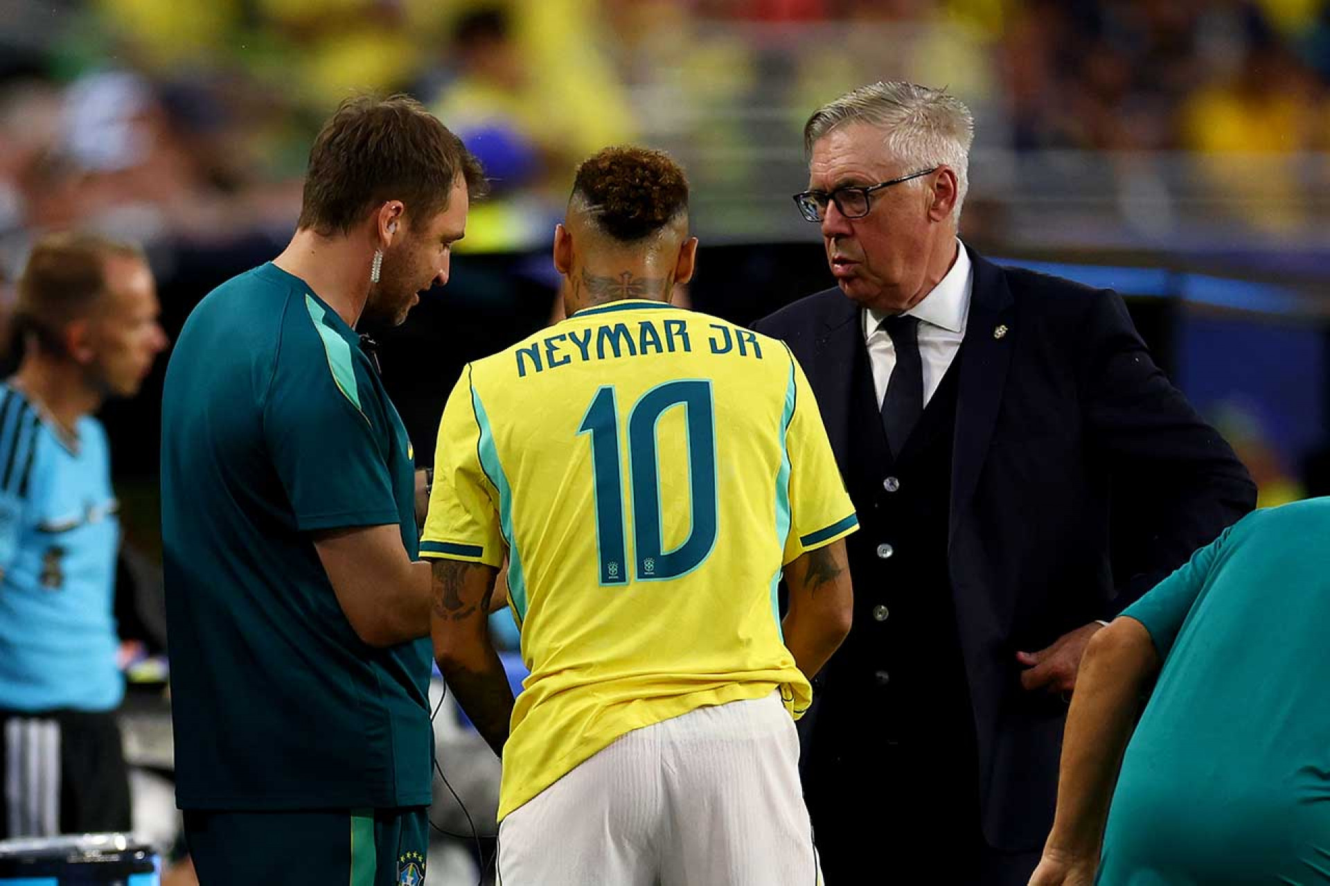 MIAMI GARDENS, FLORIDA - JUNE 24: Carlo Ancelotti, Head Coach of Brazil, speaks with Neymar Jr #10 as he prepares to be substituted in during the FIFA World Cup 2026 Group C match between Scotland and Brazil at Miami Stadium on June 24, 2026 in Miami Gardens, Florida. (Photo by Robert Cianflone/Getty Images)