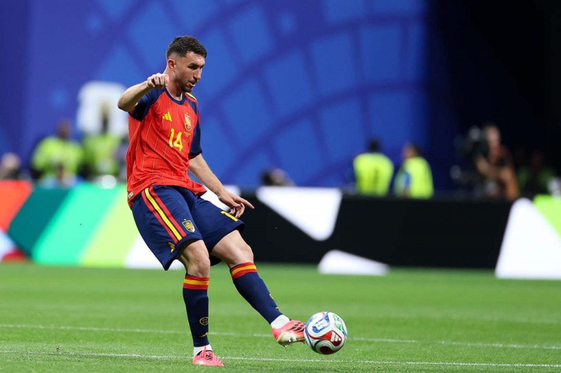 Laporte prev&ecirc; dificuldades para a Espanha contra o Uruguai: “Eles v&ecirc;m com tudo”