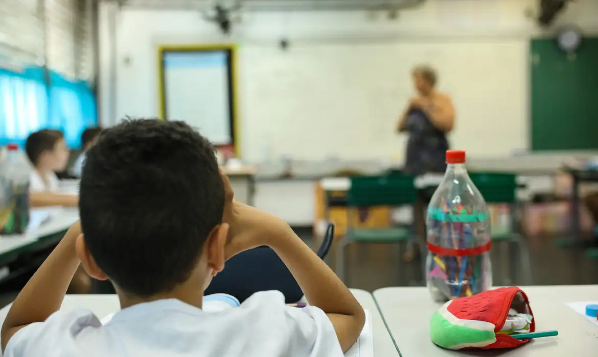 Professores com carga hor&aacute;ria de 40 horas semanais receber&atilde;o acr&eacute;scimo para alcan&ccedil;ar o piso de R$ 5.130,63