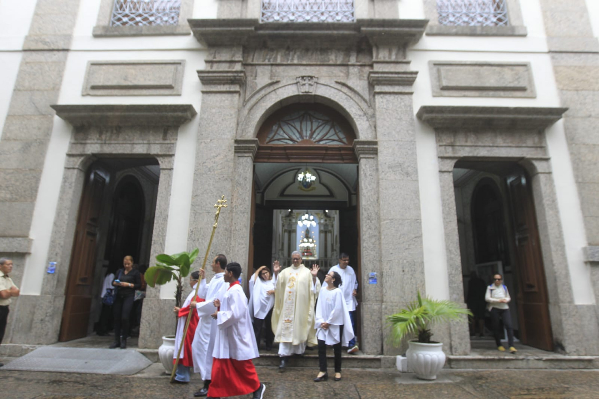 Padre Luiz Cássio celebrou primeira missa em homenagem a São João Batista - Reginaldo Pimenta/Agência O DIA