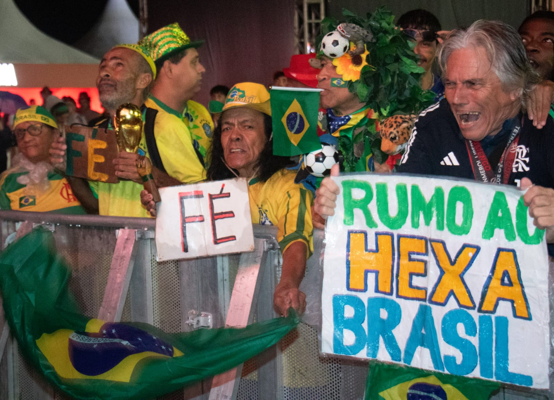 Chuva não impede festa da torcida brasileira na Arena Copacabana em Brasil x Escócia - Érica Martin/ Agência O Dia