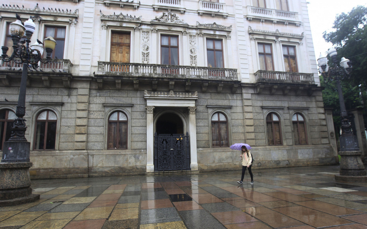 Movimentação na Rua do Catete e nos Jardins do Palácio do Catete, Zona Sul do Rio de Janeiro, na manhã de hoje. - Reginaldo Pimenta/Agência O Dia