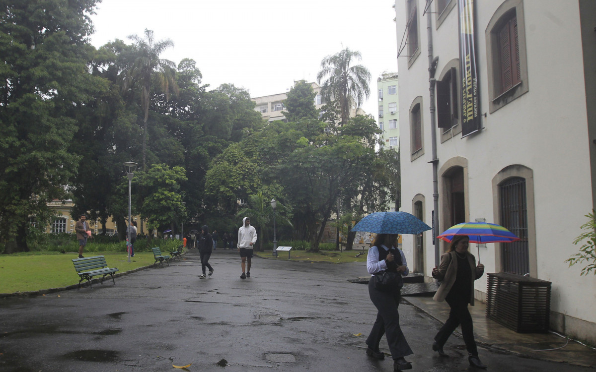 Movimentação na Rua do Catete e nos Jardins do Palácio do Catete, Zona Sul do Rio de Janeiro, na manhã de hoje. - Reginaldo Pimenta/Agência O Dia