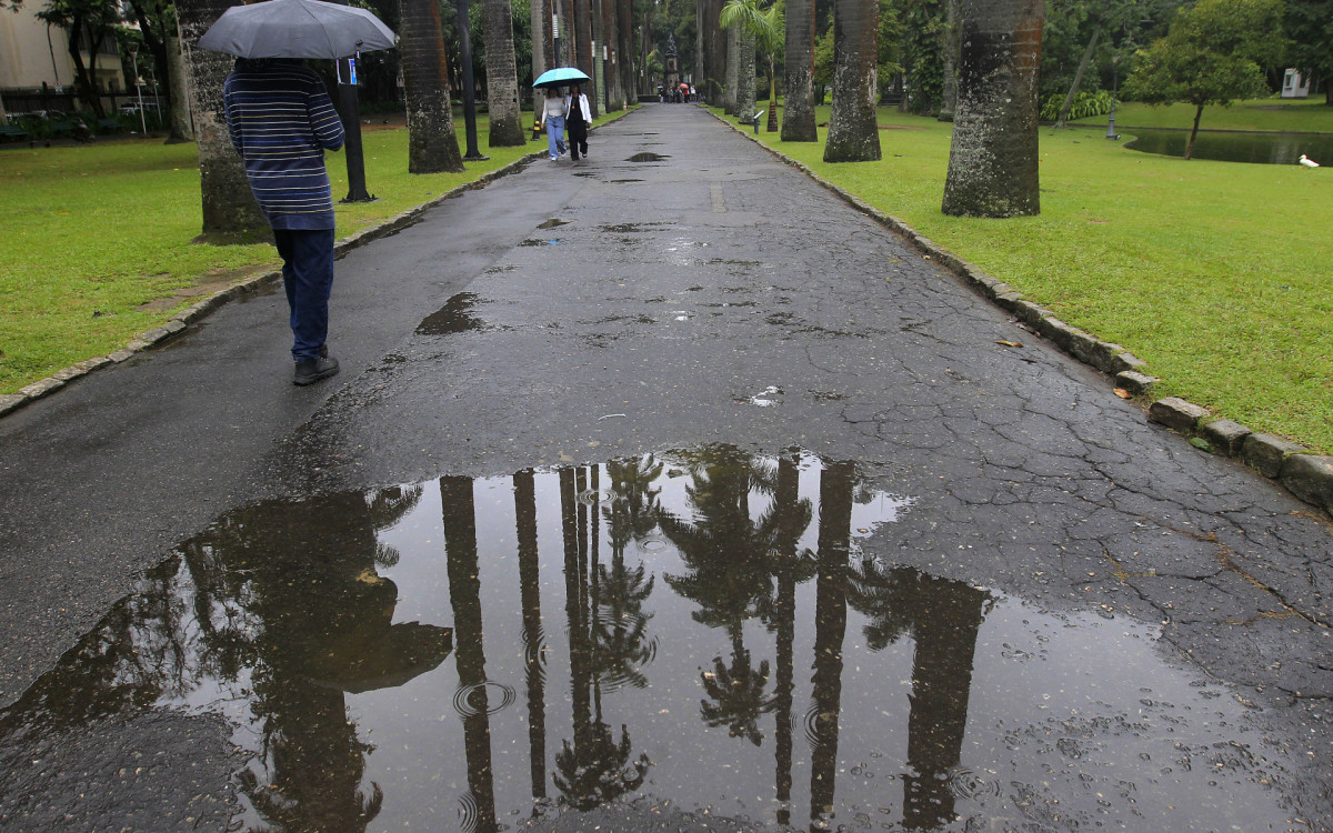 Movimentação na Rua do Catete e nos Jardins do Palácio do Catete, Zona Sul do Rio de Janeiro, na manhã de hoje. - Reginaldo Pimenta/Agência O Dia