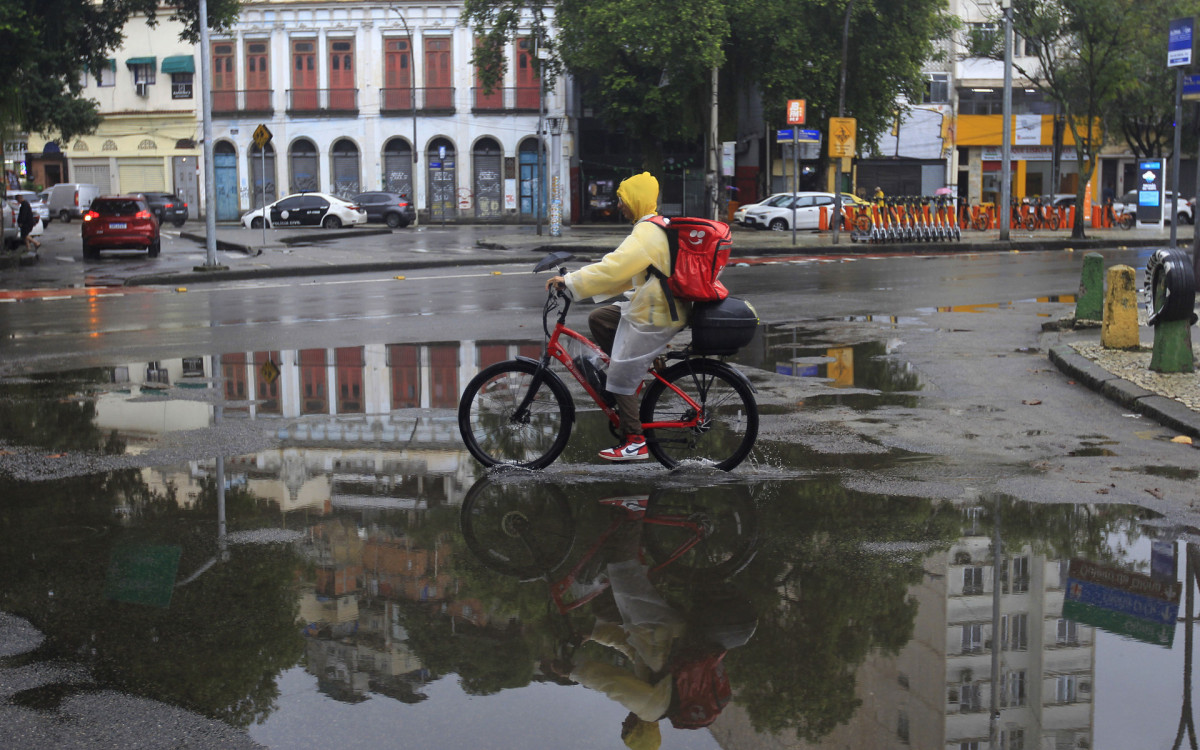 Movimentação na Rua do Catete e nos Jardins do Palácio do Catete, Zona Sul do Rio de Janeiro, na manhã de hoje. - Reginaldo Pimenta/Agência O Dia