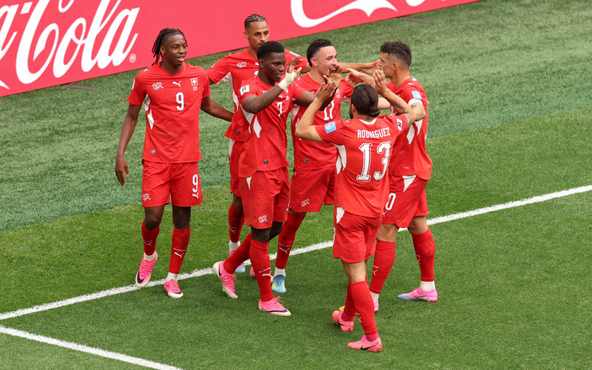 Grupo B: Suíça venceu o Canadá por 2 a 1, e as duas seleções avançaram; já a Bósnia, que derrotou o Catar o por 3 a 1, está garantida no mata-mata como uma das oito melhores terceiras colocadas.