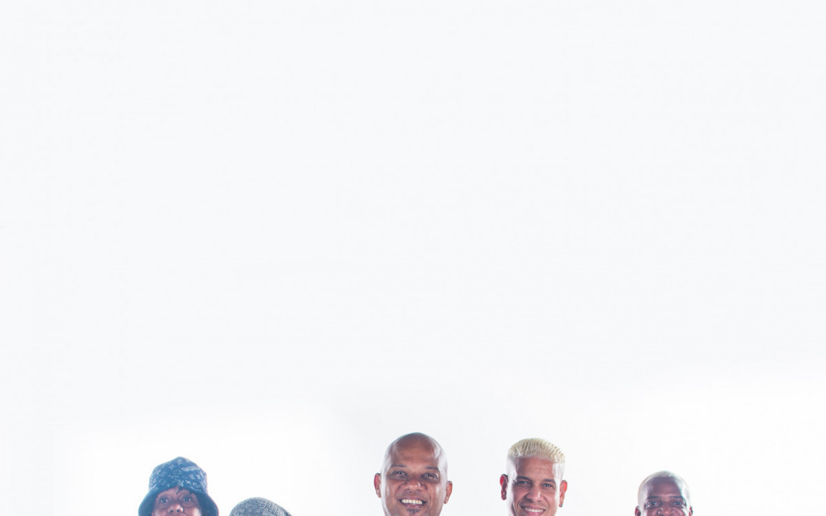 Digo, Marquinhos, Fernando, Renato e Kichute formam o Sociedade do Samba